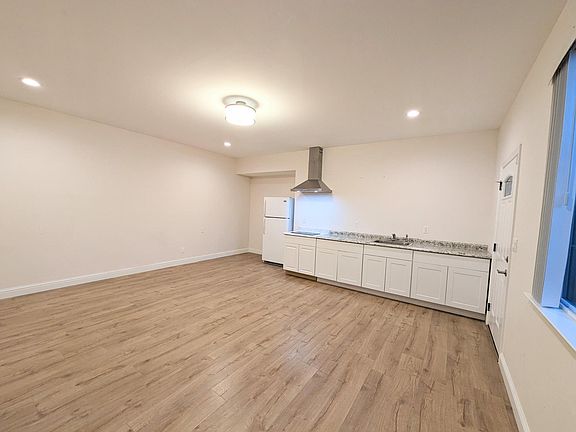 4th image of 5023-2 Capistrano Ave