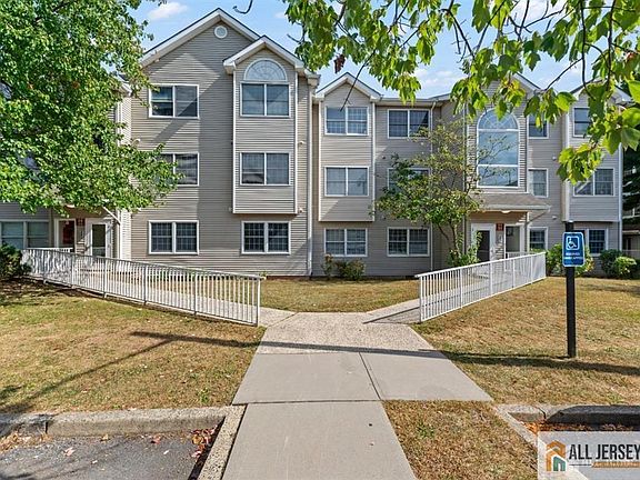 2nd image of 418 Edpas Rd