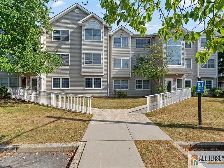 418 Edpas Rd — Photo 2