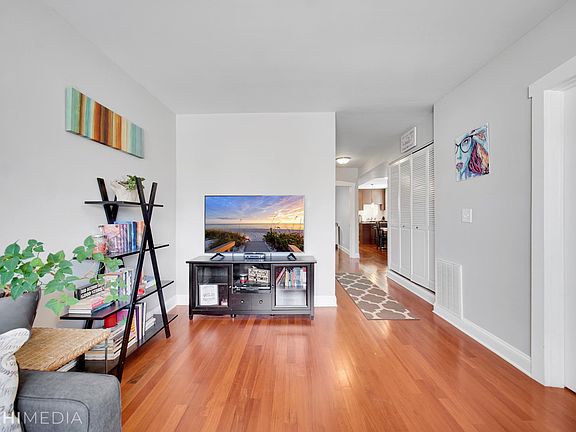 3rd image of 2623 W Lawrence Ave APT 2E