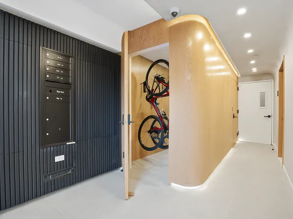 19 North Henry Street image 25 of 28