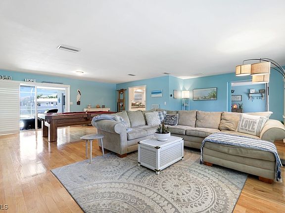 5th image of 5237 Del Prado Blvd S