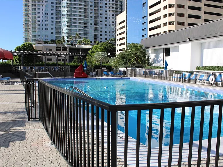 905 Brickell Bay Dr #623 — Photo 29