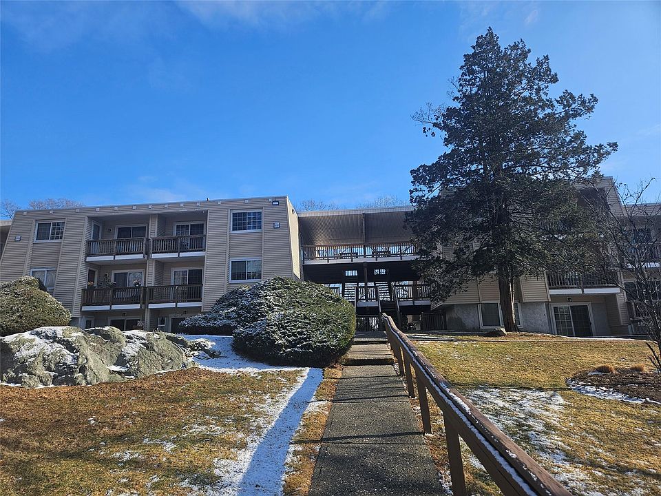 1st image of 514 Fox Run Ln #514
