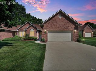1521 Rio Grande Ct, Flint, MI 48532