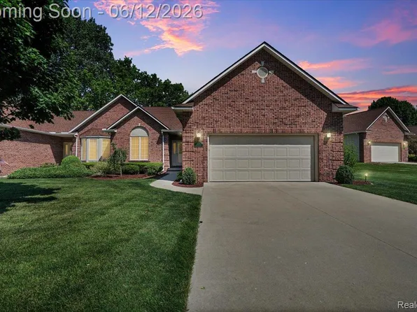 1521 Rio Grande Ct, Flint, MI 48532