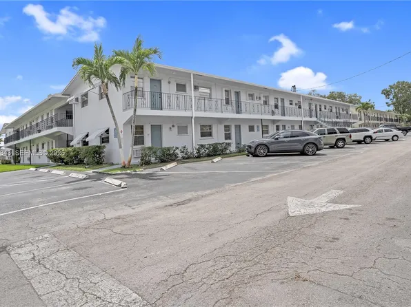 7401 Pines Blvd APT 221, Pembroke Pines, FL 33024