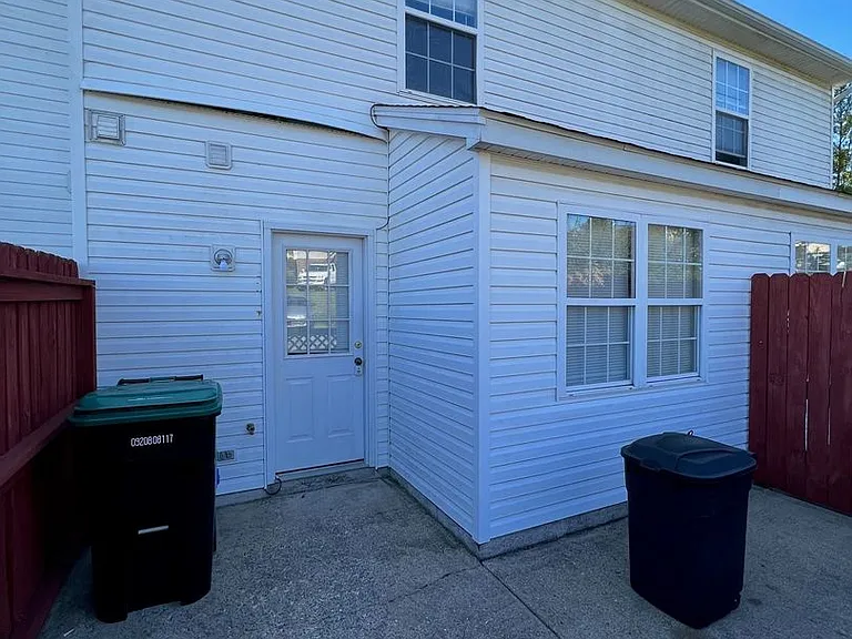 101B Sycamore Ct — Photo 2