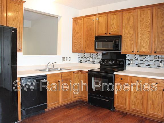 3rd image of 2802 Gross Ave