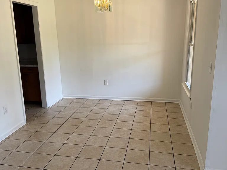 103 Ashwood Ct — Photo 4