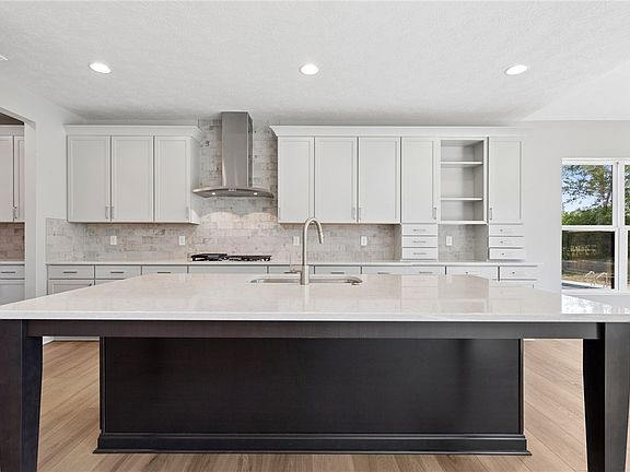 5th image of 39 Glasgow St #35