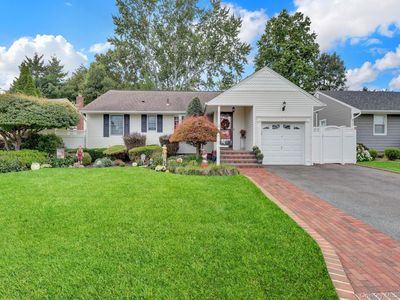 34 Scholl Drive, Farmingdale, NY, 11735