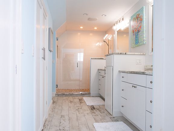 4th image of 42 Reggio Ave
