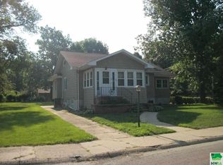 304 S 1st St, Cherokee, IA 51012
