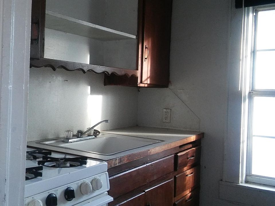 2nd image of 661 N Park Ave