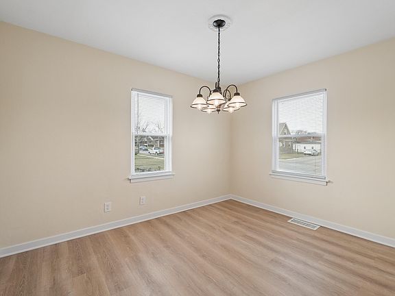 5th image of 6749 Ontario Ave