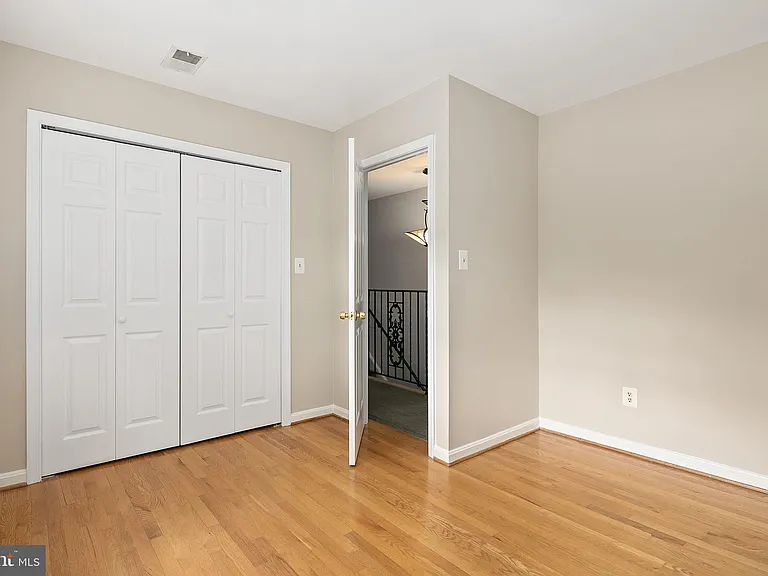2542 N Wakefield St — Photo 36