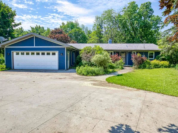 W8553 Hickory Ct, Hortonville, WI 54944