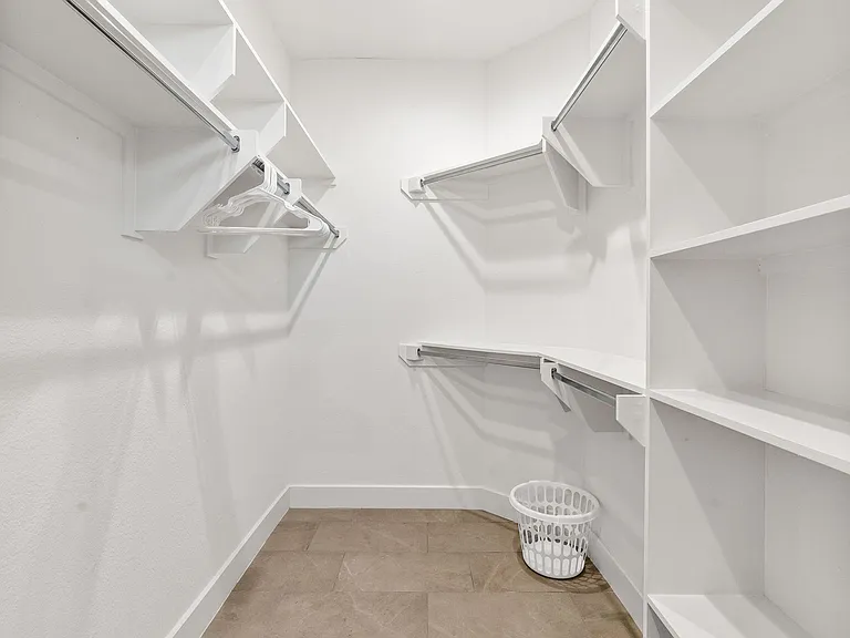 2710 Noble St — Photo 18