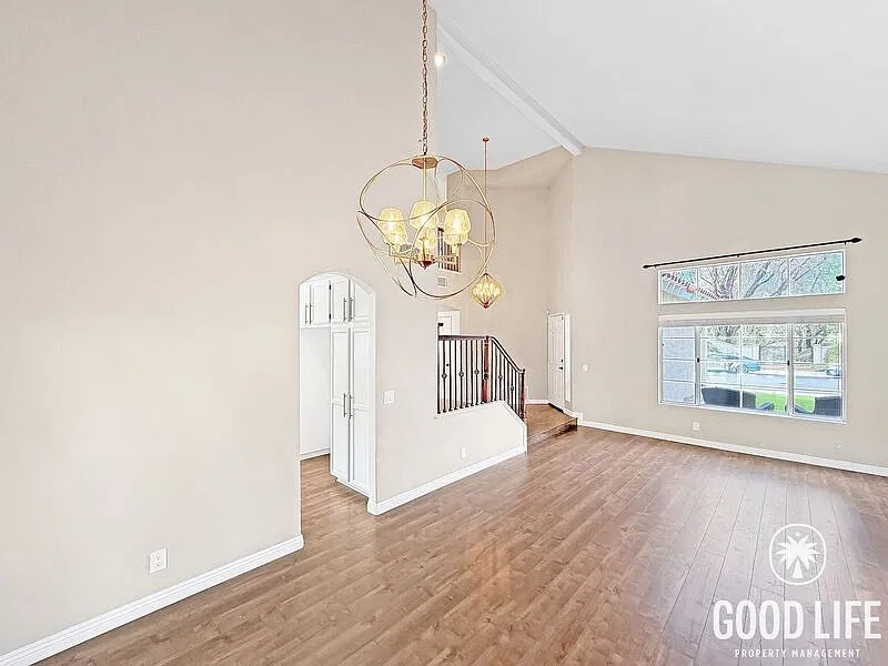 4 bed, 2.5 bath, 2130 sqft, $3,900 — Photo 4