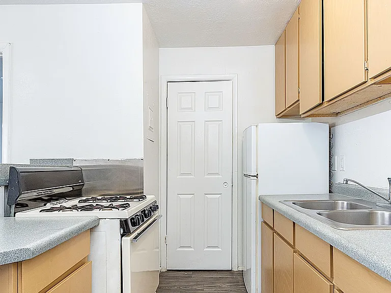 Tortugas Apartments — Photo 21