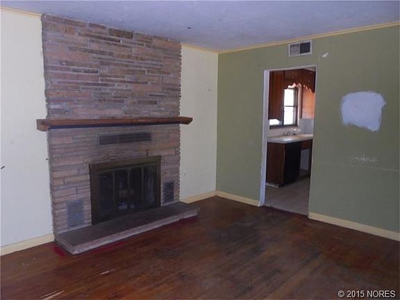 5th image of 1402 N 75th Ave E