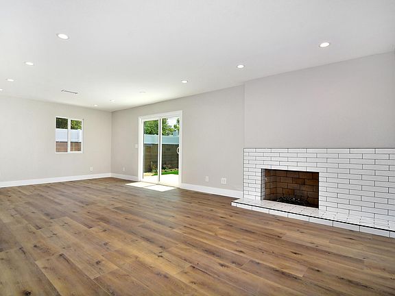 3rd image of 22652 Kittridge St