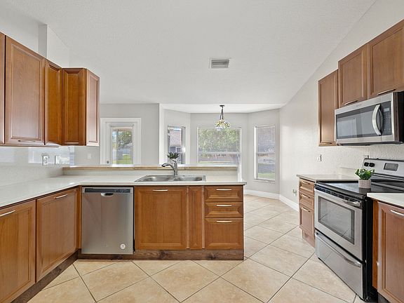 4th image of 1016 NE 36th Terrace Cpe