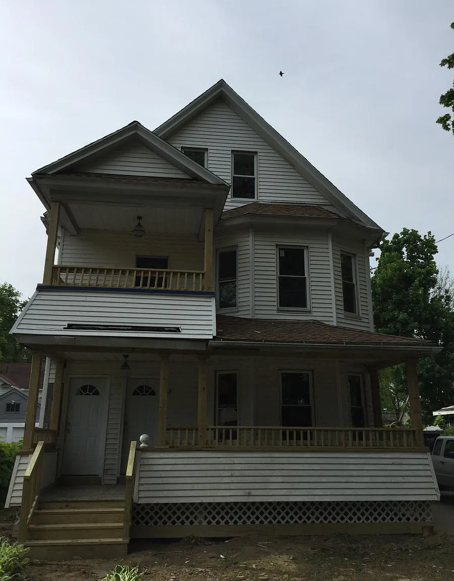3 bed, $2,300 — Photo 1