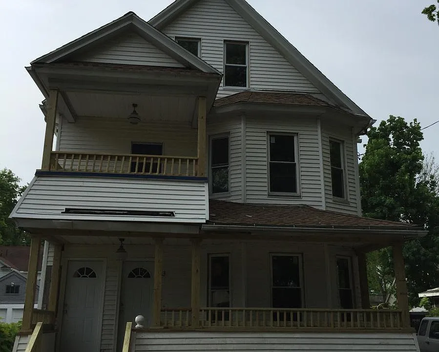 23 Avondale Ave #23