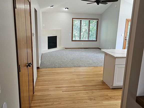 3rd image of 1527 Pheasant Run