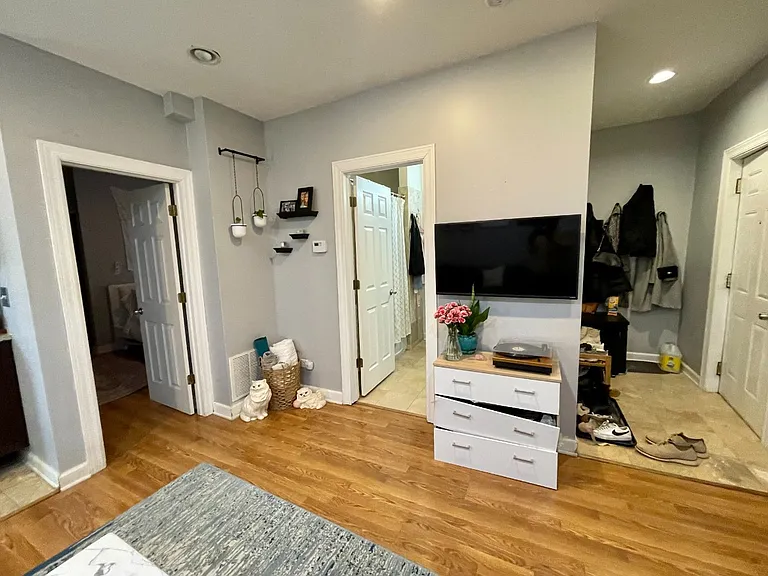 2552 N Southport Ave #1R — Photo 7