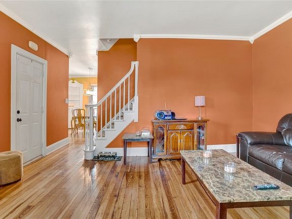 2nd image of 617 S Walnut St