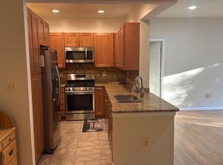 11326 Westbrook Mill Ln UNIT 202, Fairfax, VA 22030