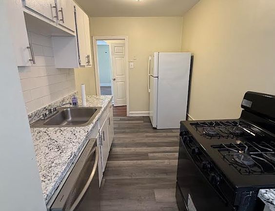 4th image of 5950 Bennington St Floor 2