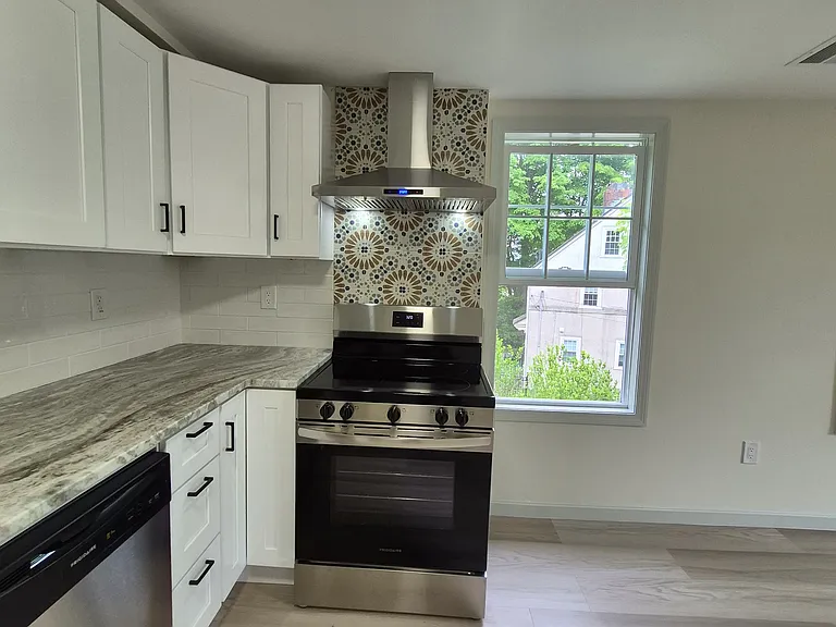 16 Elmwood St #4 — Photo 5