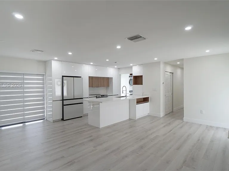 255 Grant Dr — Photo 6