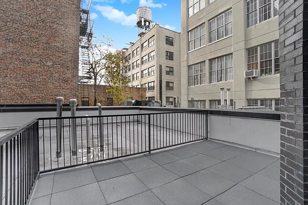 Rented by EXR | media 10