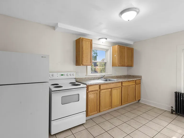 113 E Main St #4 — Photo 2