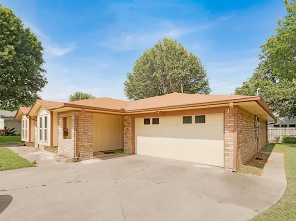 1152 Kris St, Irving, TX 75060