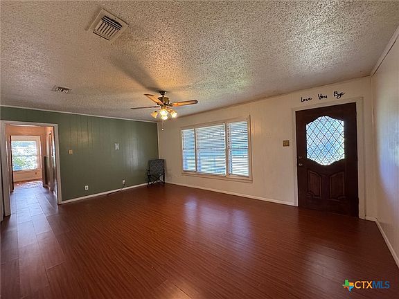 3rd image of 2405 Oak Dr