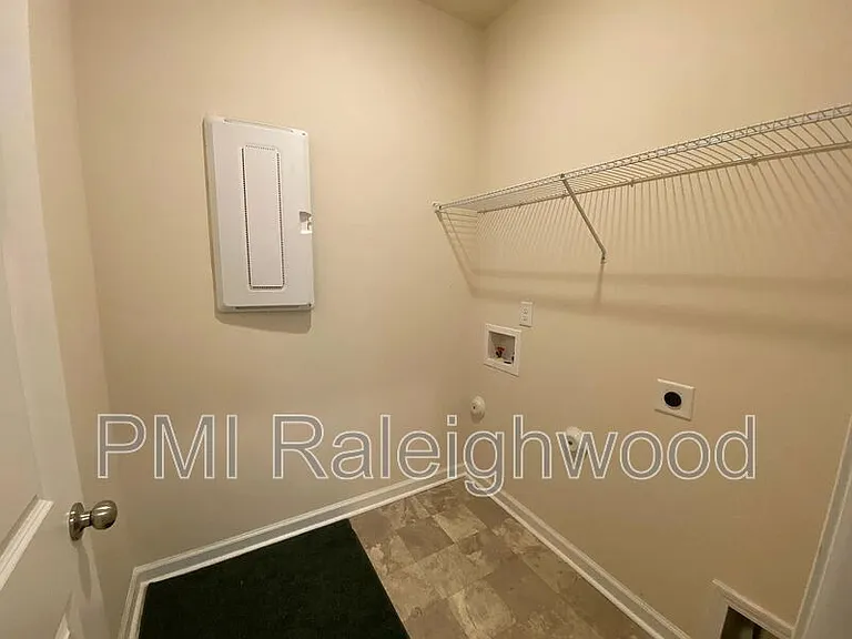 2124 Fox Chapel Pl — Photo 31