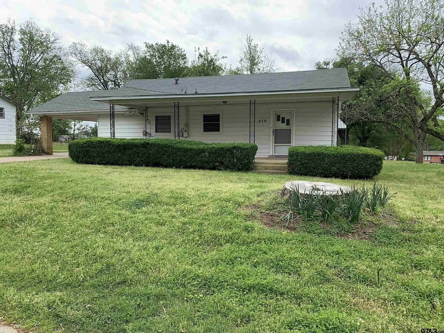 Updated 2-bed/2-bath Available Now! — Photo 2