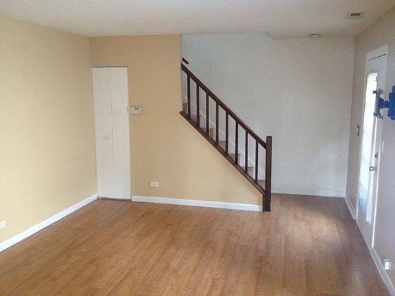 4th image of 821 Wellington Ave