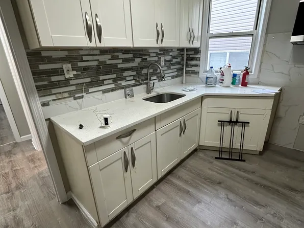 62 Fillmore St #1, Staten Island, NY 10301