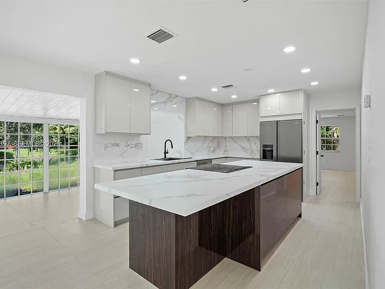 11770 Griffing Blvd — Photo 3