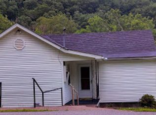 2602 Spencer Rd, Clendenin, WV 25045