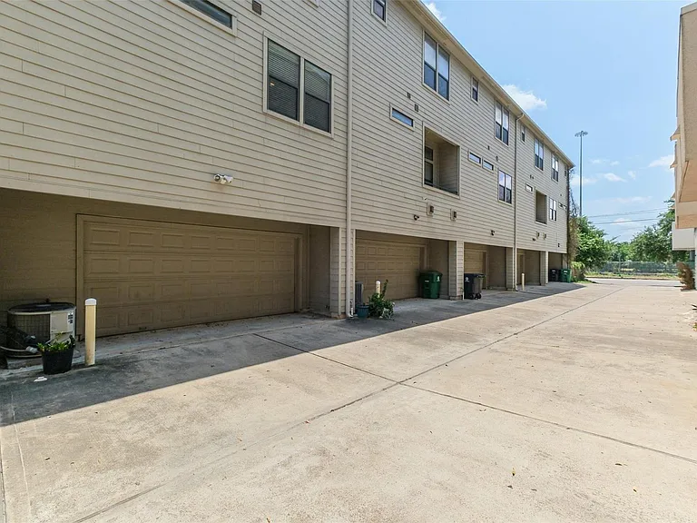 1806 Rosalie St — Photo 38