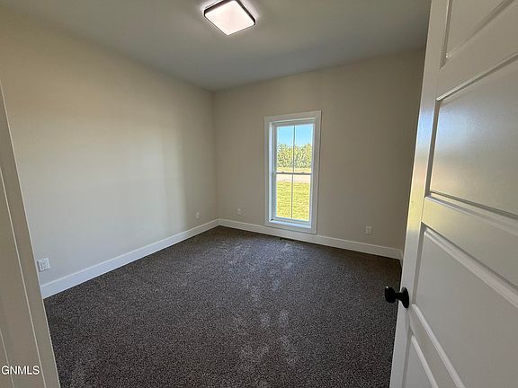 5th image of 920 Elk St