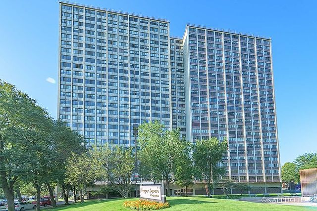 1st image of 4850 S Lake Park Ave #1110